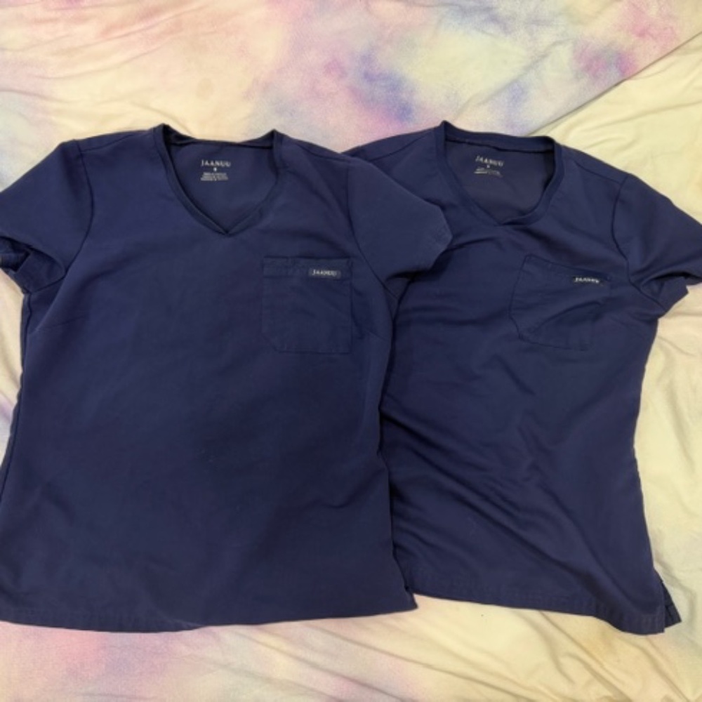 2 Rhena Slim Essential 1-Pocket Scrub Top